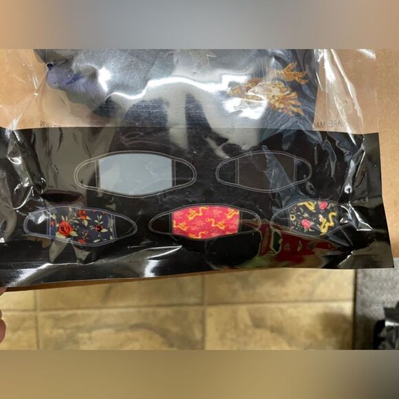 Dark dreams face covering 5pk facemasks - Picture 3 of 3